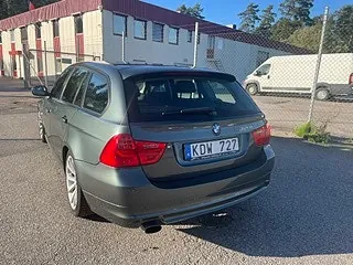 BMW 320I 2010 photo 3