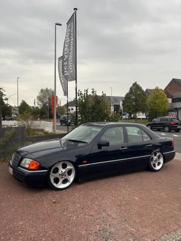 Mercedes-Benz W202