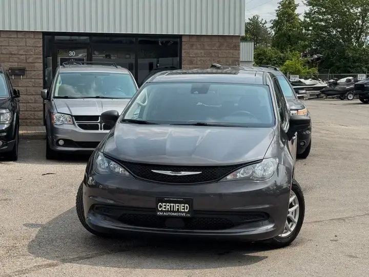 Chrysler Grand Caravan 2023 photo 2