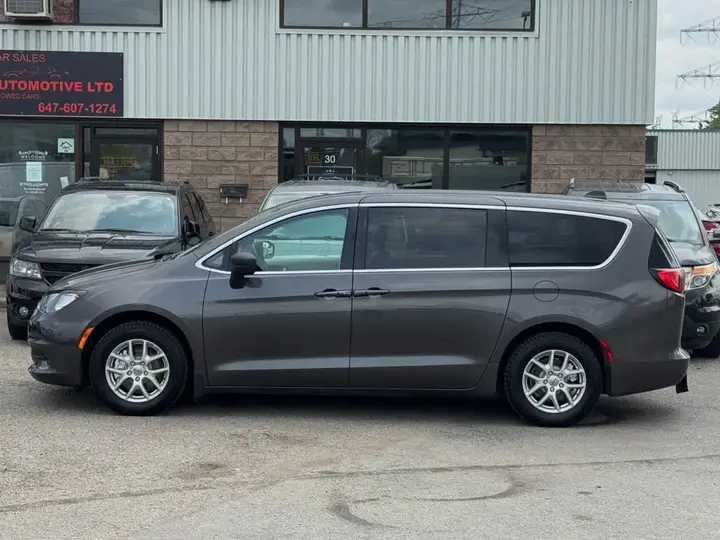 Chrysler Grand Caravan 2023 photo 5