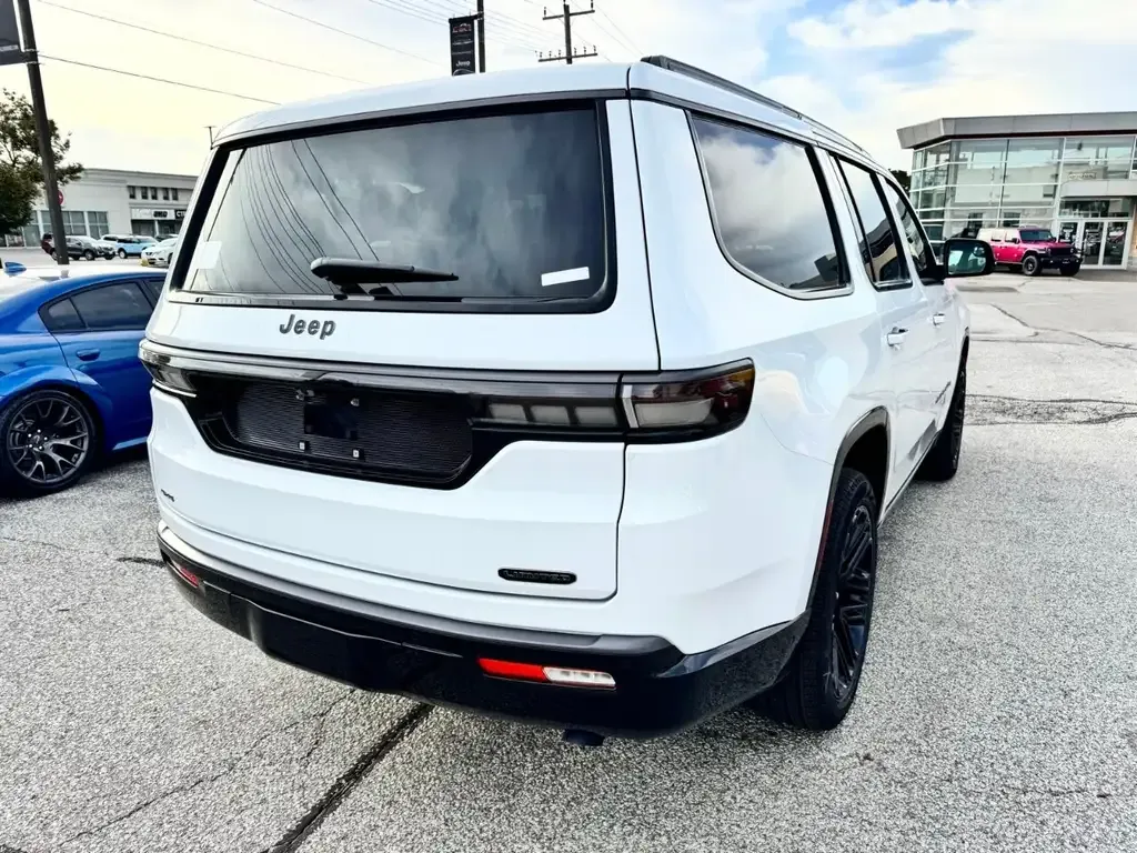 Jeep Grand Wagoneer 2027 photo 5
