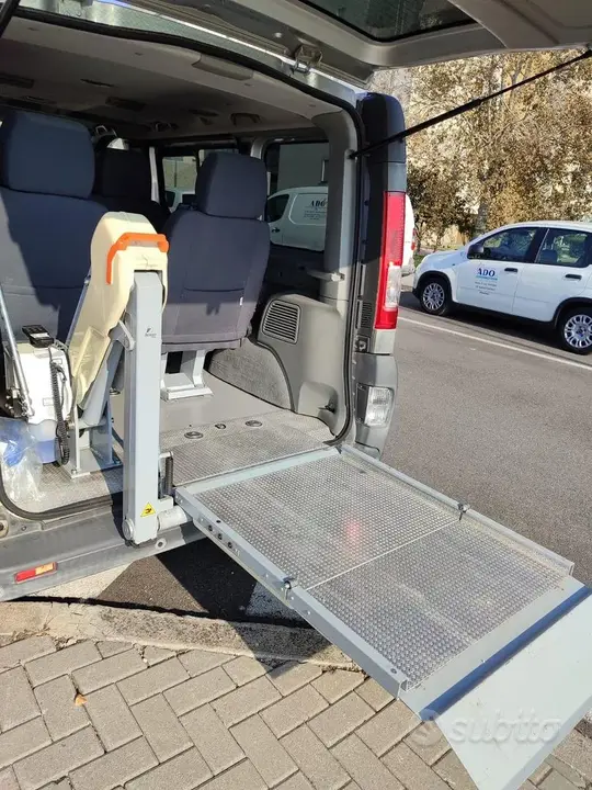 Opel Vivaro 2010 photo 3