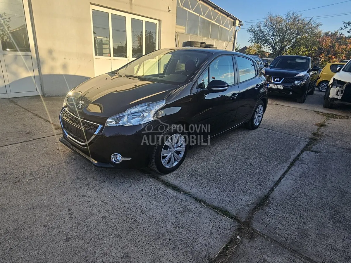 Peugeot 208 2013 photo 2