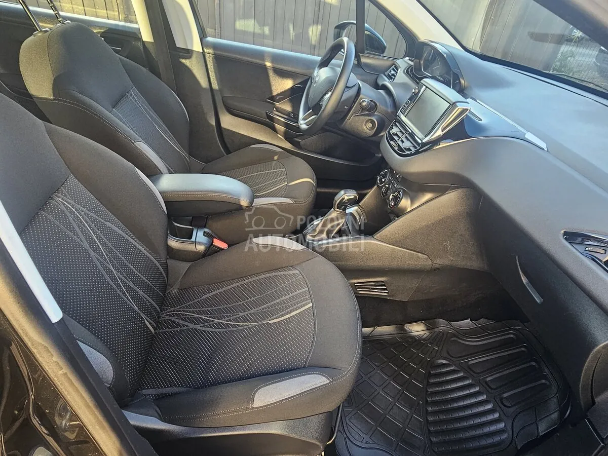 Peugeot 208 2013 photo 5