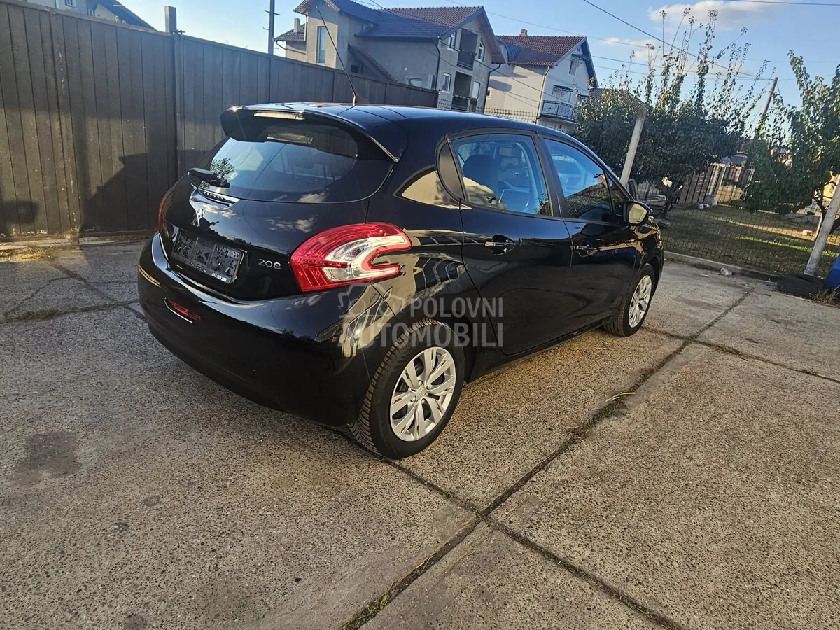 Peugeot 208 2013 photo 4