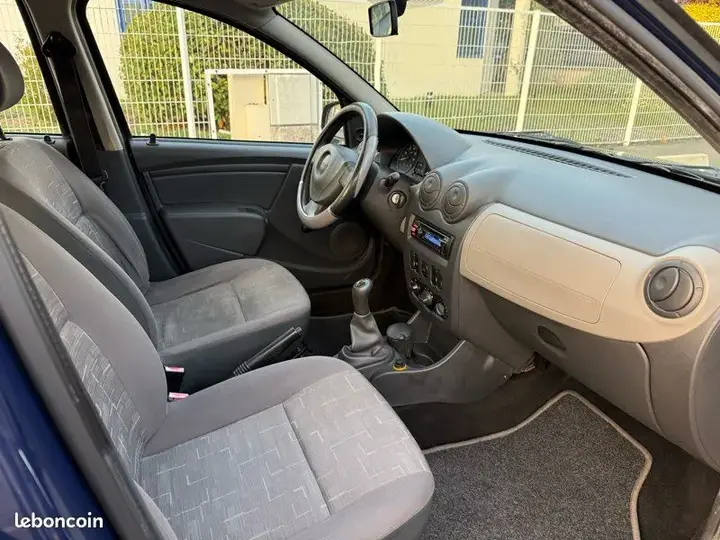 Dacia Sandero 2010 photo 2