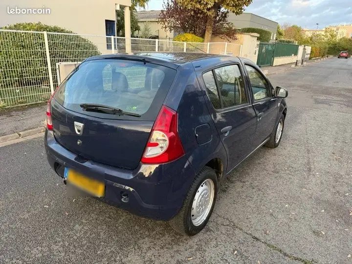 Dacia Sandero 2010 photo 3