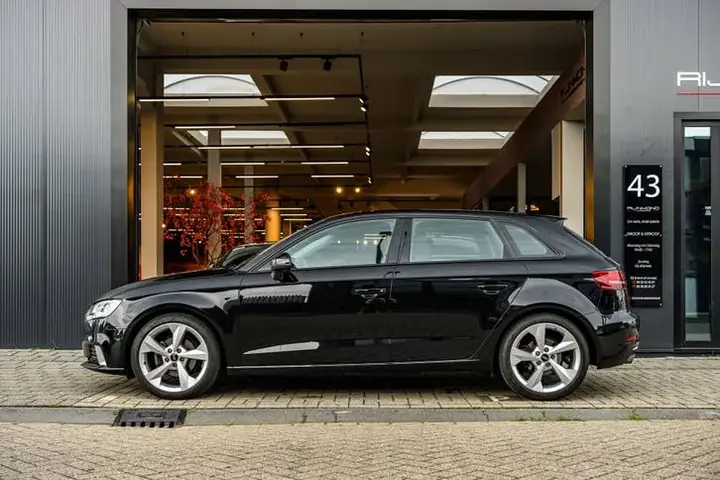 Audi A3 2018 photo 2