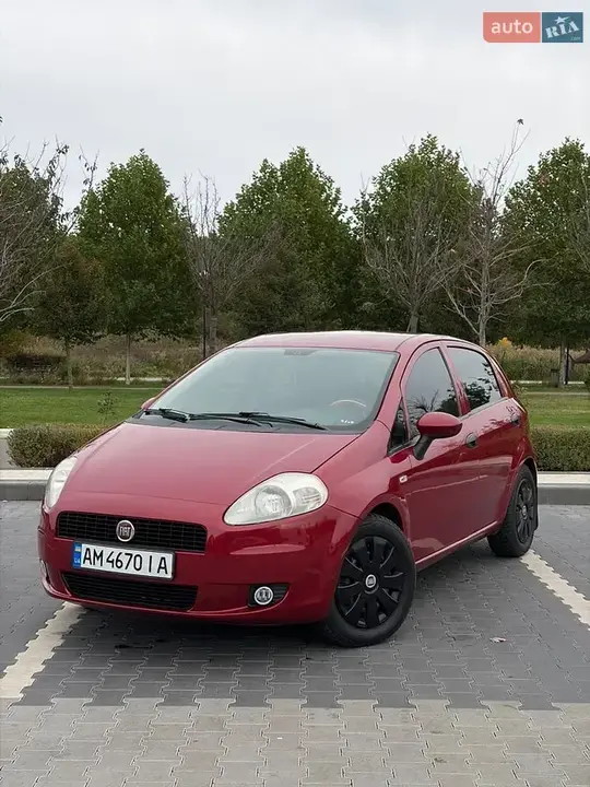 Fiat Grande Punto 2010 photo 2