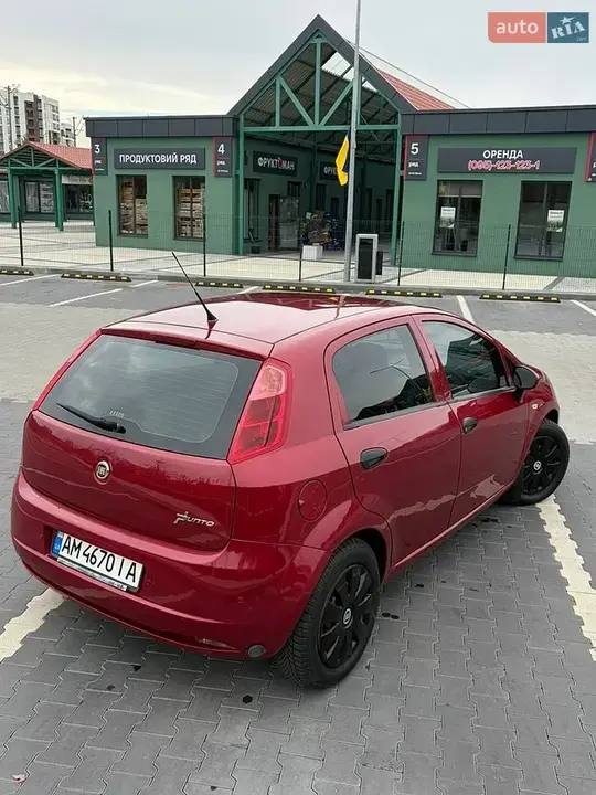 Fiat Grande Punto 2010 photo 5