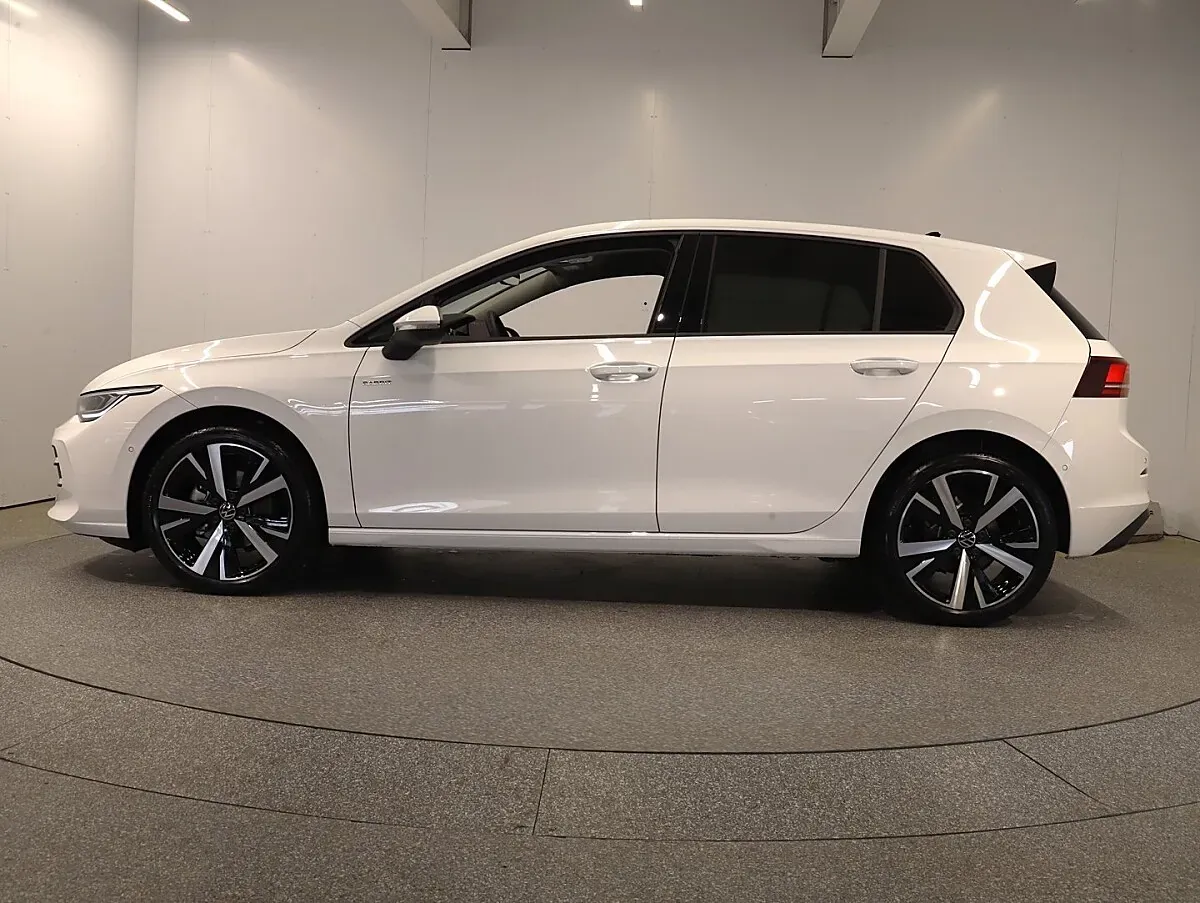 Volkswagen Golf 2026 photo 2