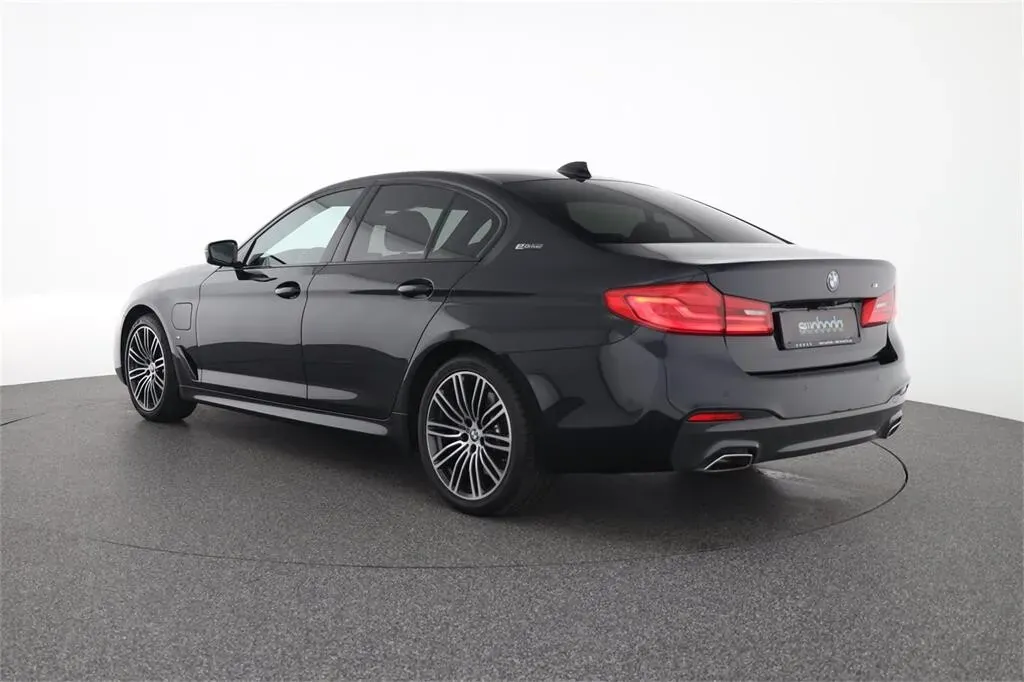 BMW 5 Series 2019 photo 3