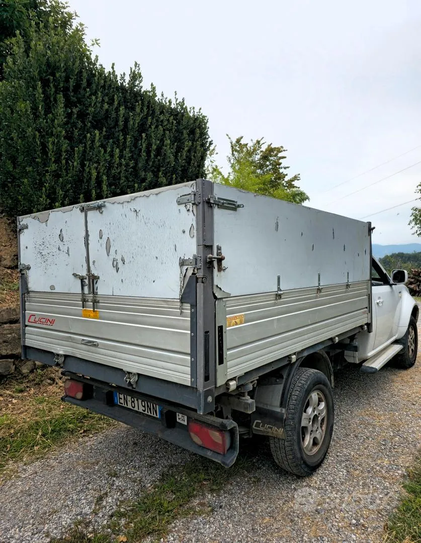 Tata Xenon 2012 photo 3