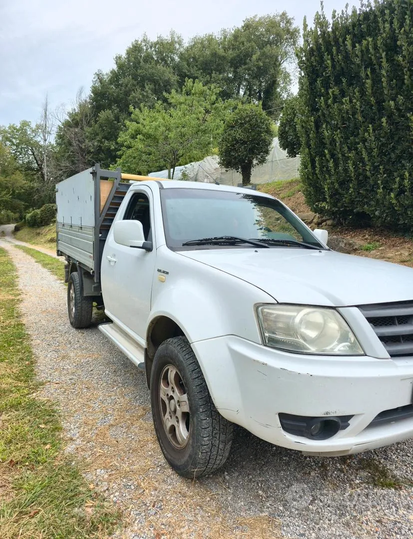 Tata Xenon 2012 photo 4