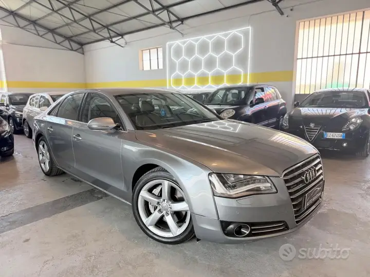 Audi A8 2011 photo 2