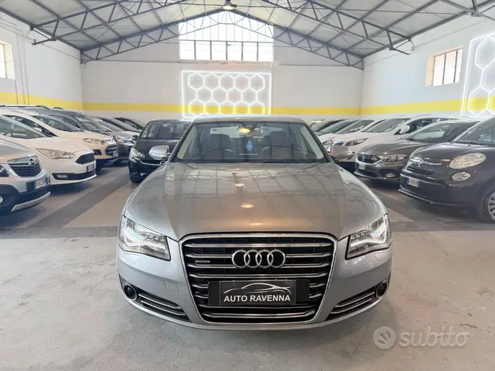 Audi A8 2011 photo 3