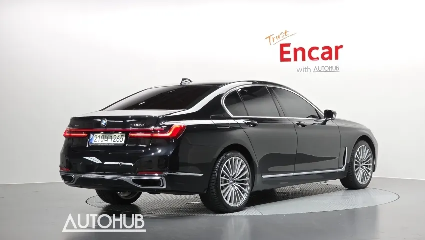 BMW 7 Series 2021 photo 2