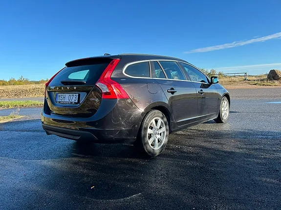 Volvo V60 2012 photo 2