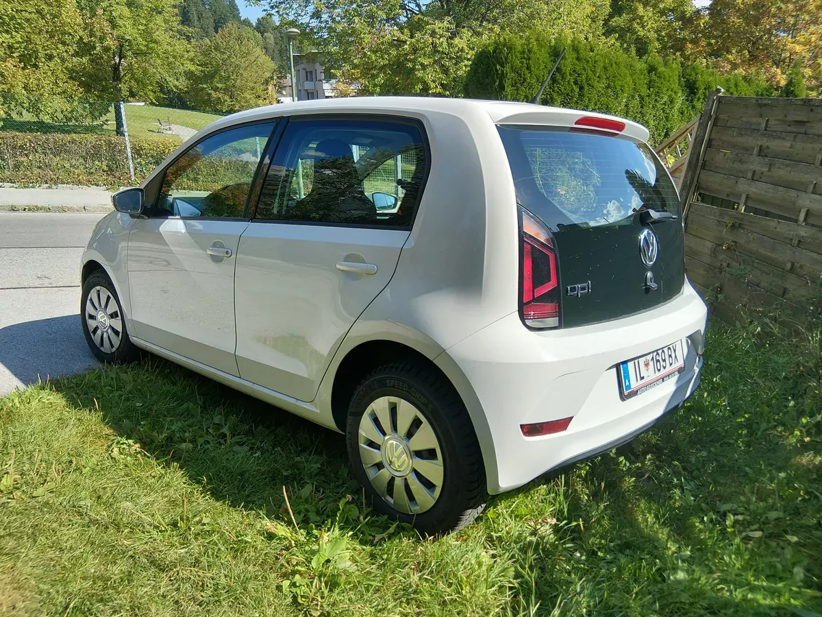 Volkswagen Up 2017 photo 2