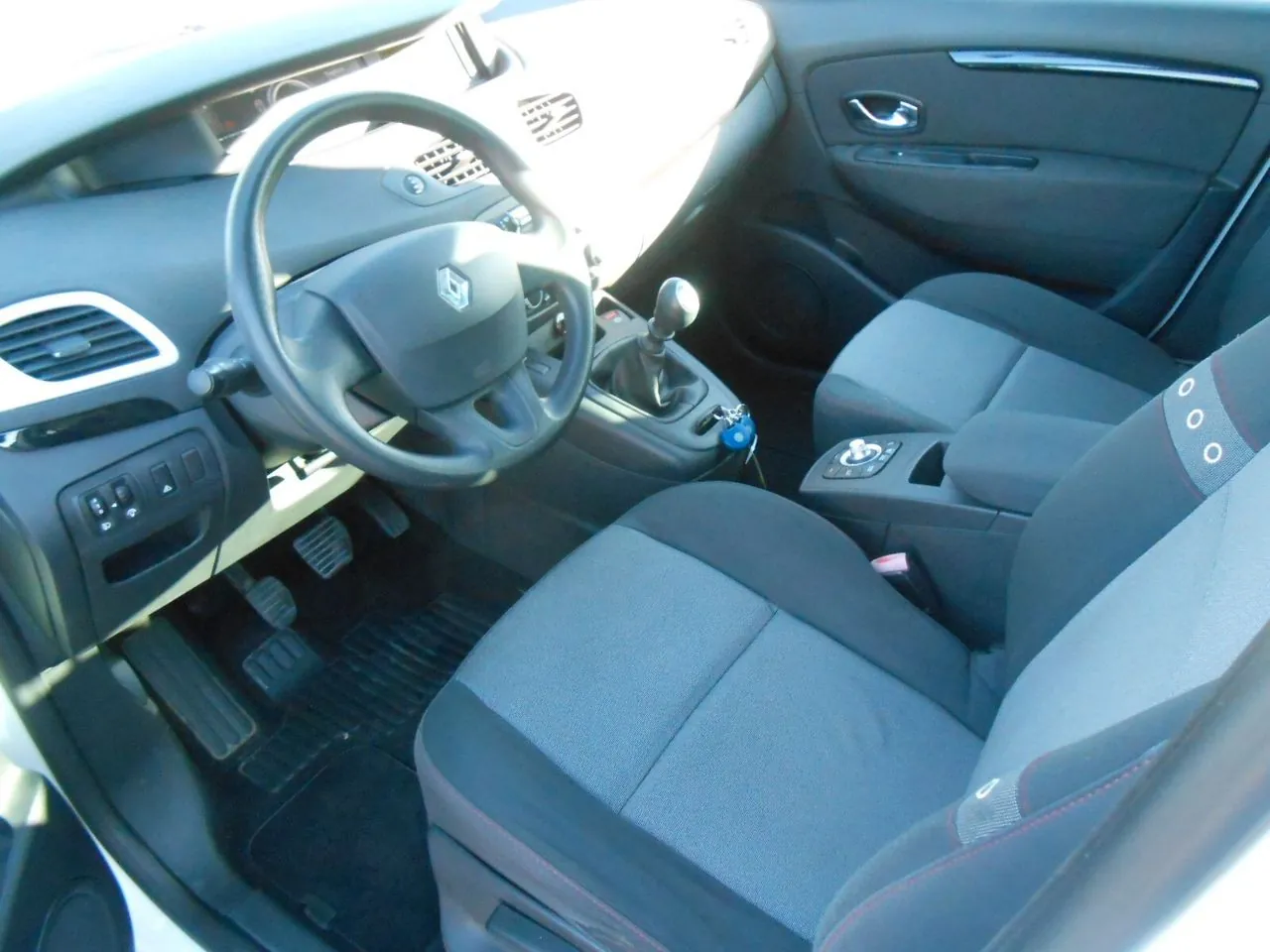 Renault Scenic 2013 photo 5