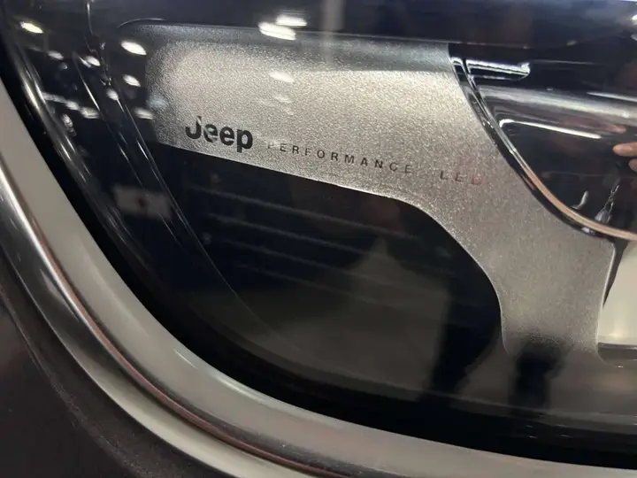 Jeep Grand Wagoneer 2010 photo 3