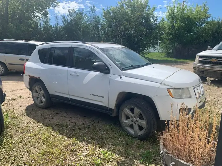 Jeep Compass 2011 photo 2