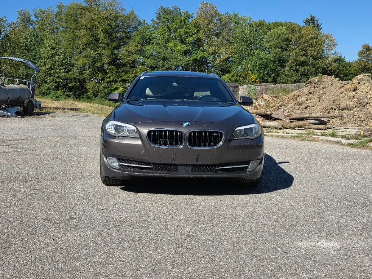 BMW 5 Series 2011 photo 3