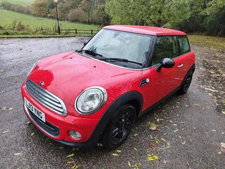 Mini One 2013 photo 2