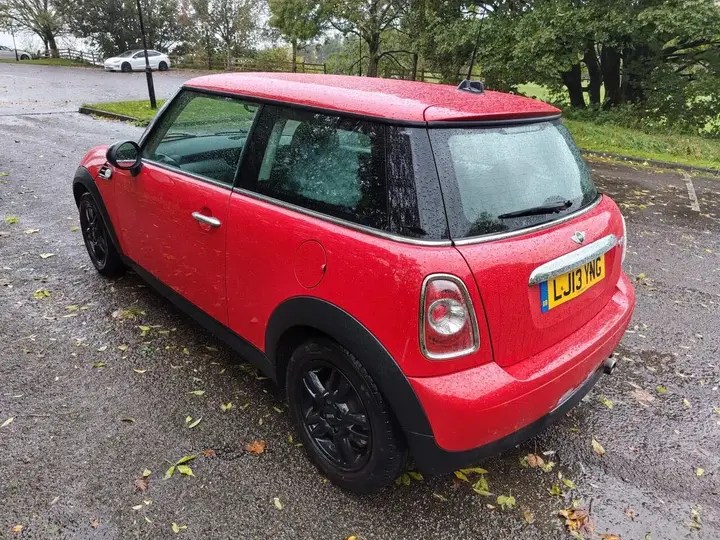 Mini One 2013 photo 3