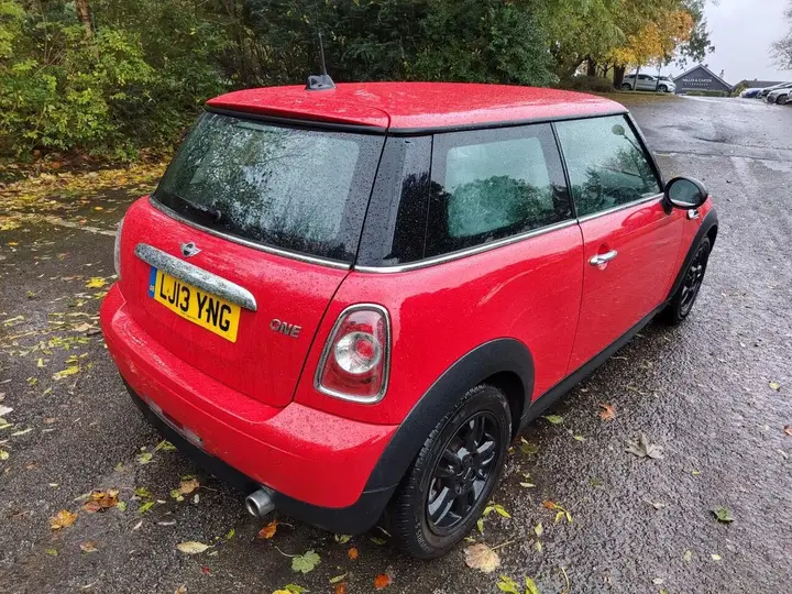 Mini One 2013 photo 4