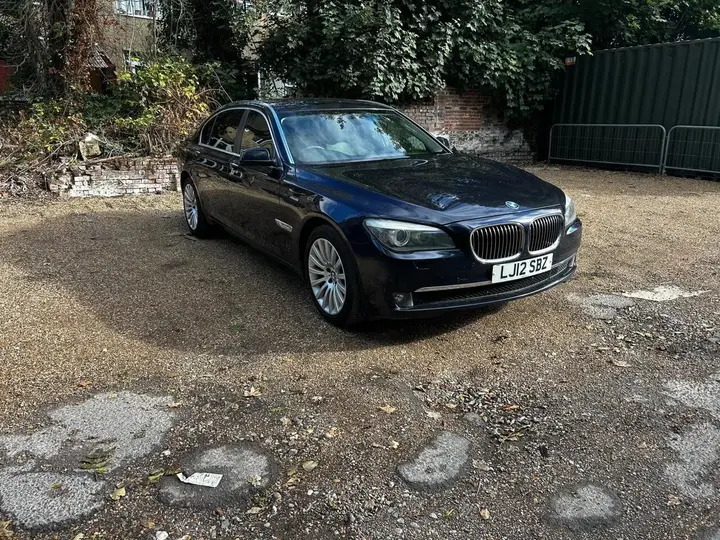 BMW 7 Series 2012 photo 2