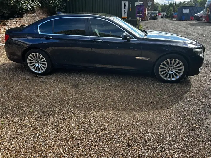 BMW 7 Series 2012 photo 3