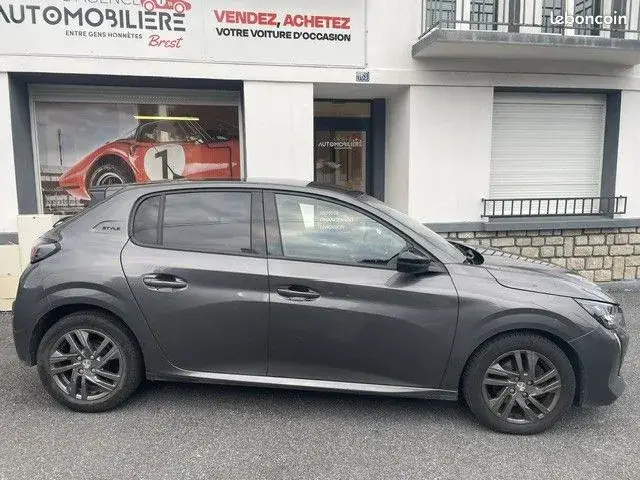 Peugeot 208 2022 photo 3