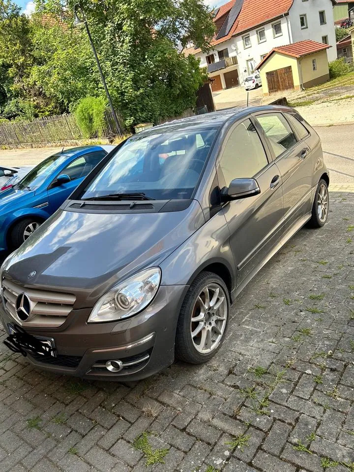 Mercedes-Benz B200