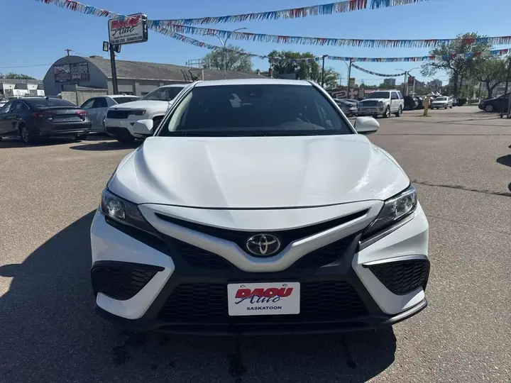 Toyota Camry 2021 photo 2