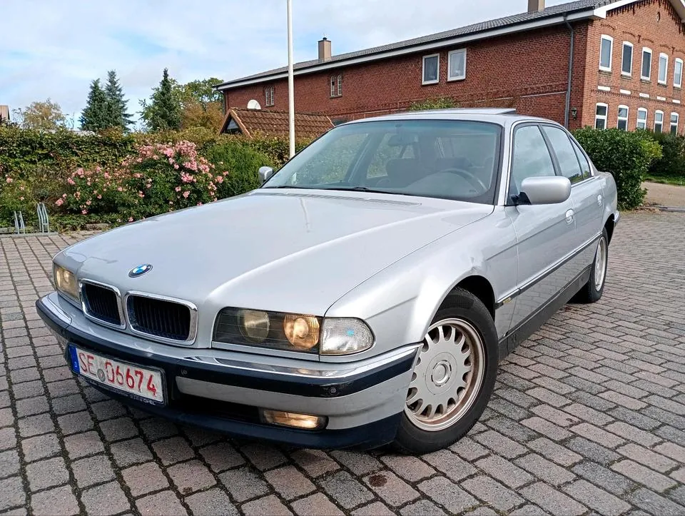 BMW 728I
