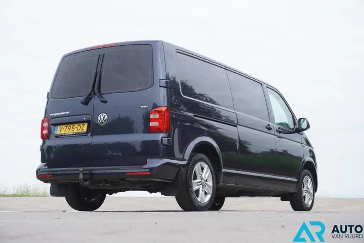 Volkswagen Transporter 2017 photo 2