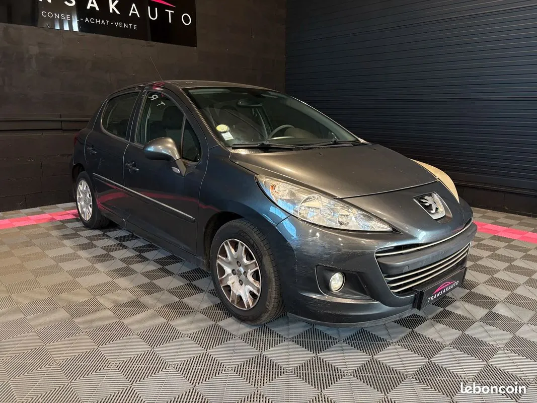 Peugeot 207 2011 photo 3
