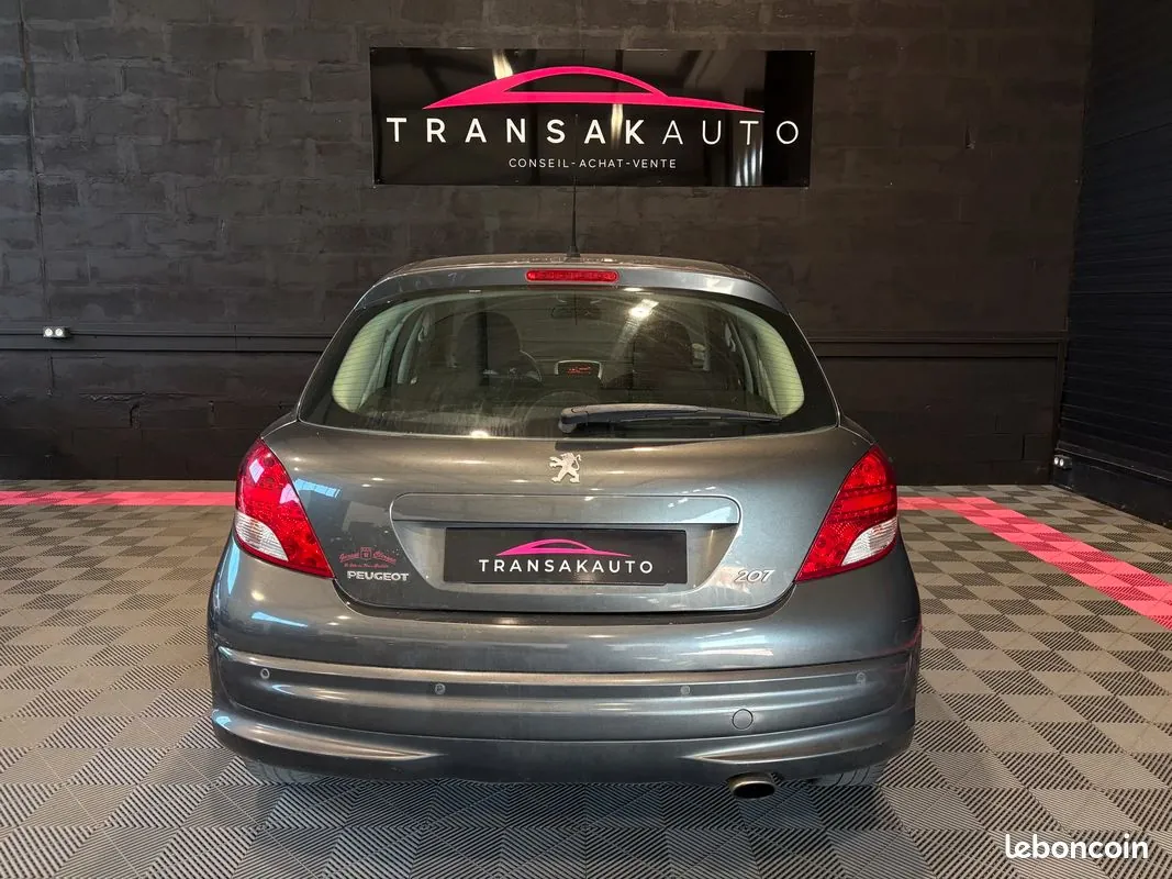 Peugeot 207 2011 photo 5