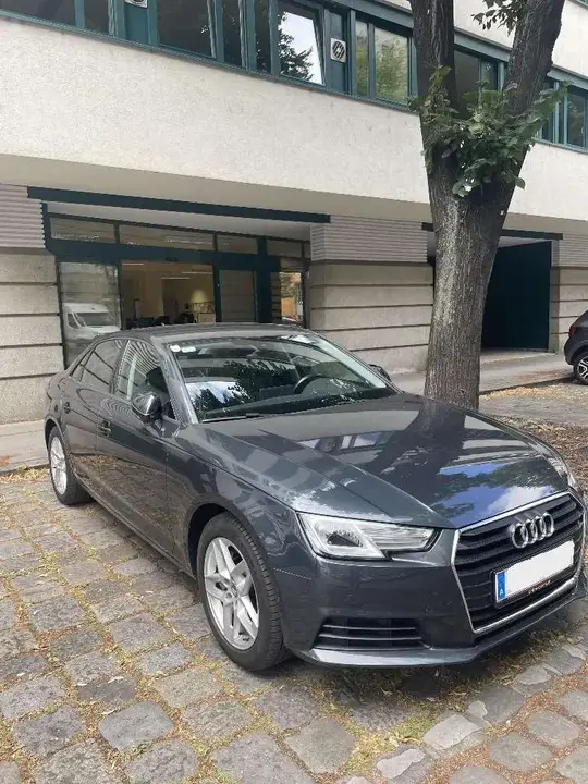 Audi A4 2018 photo 2
