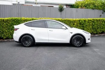 Tesla Model Y 2022 photo 3