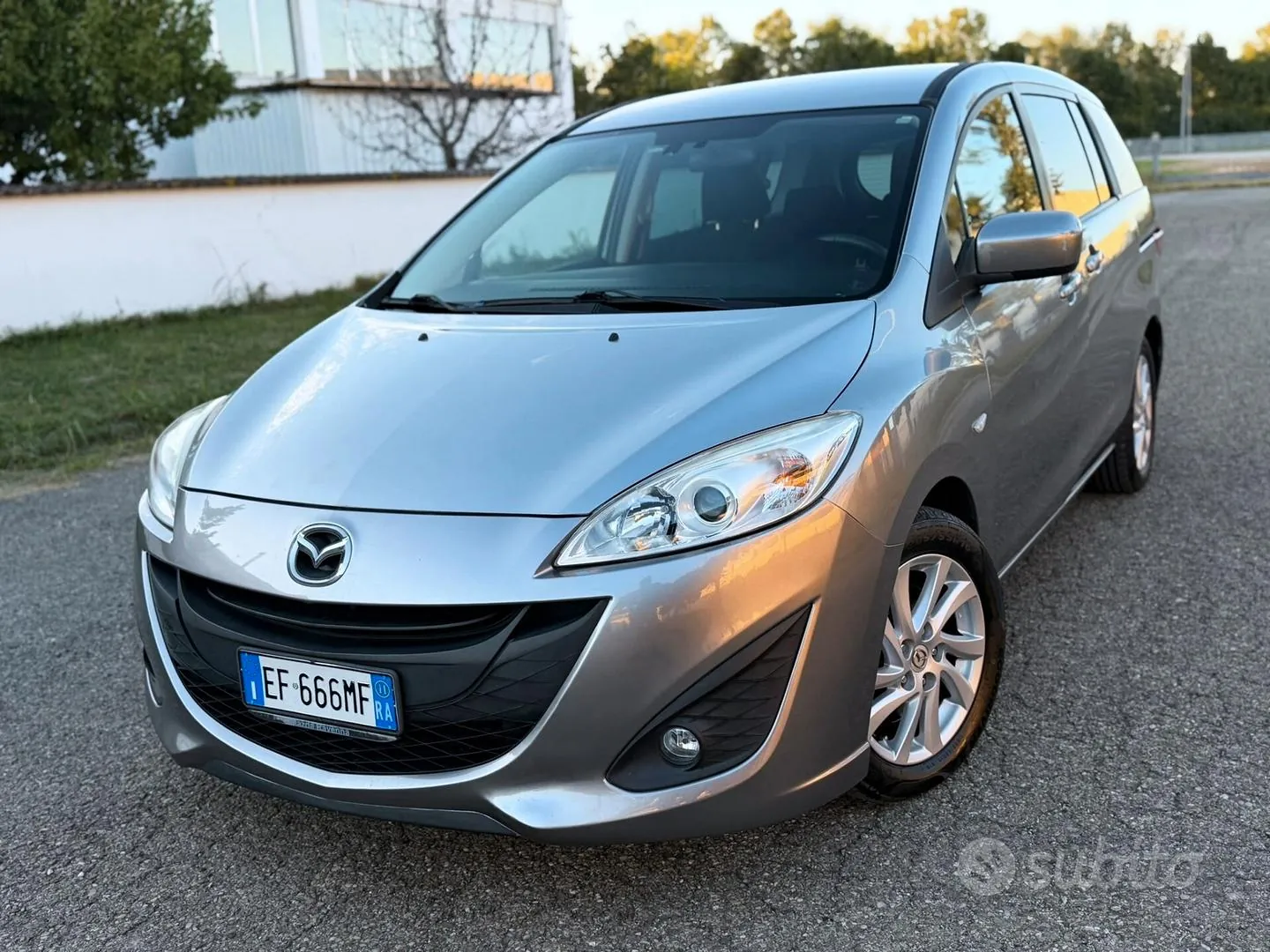 Mazda 5 2011 photo 4