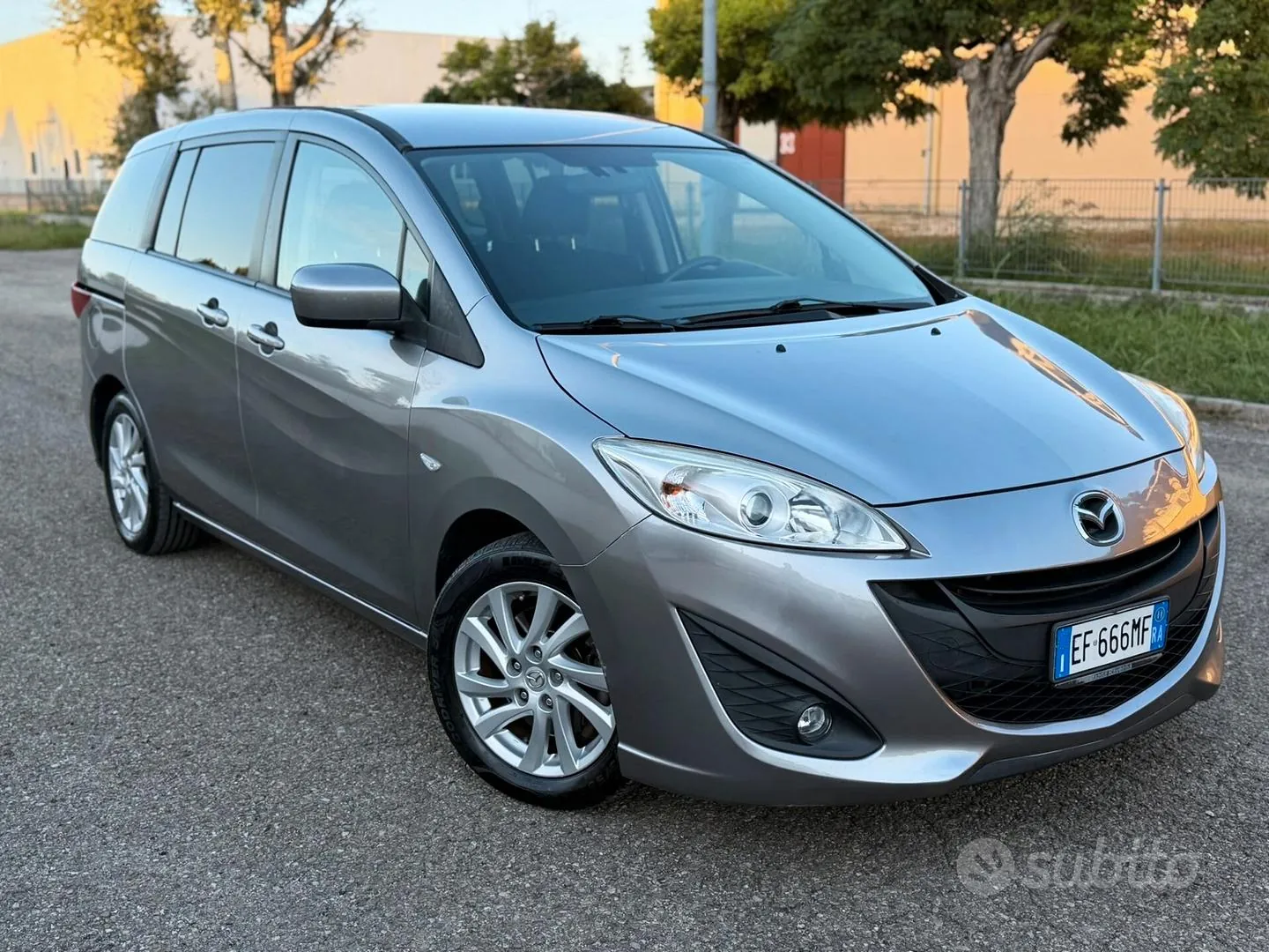 Mazda 5 2011 photo 2