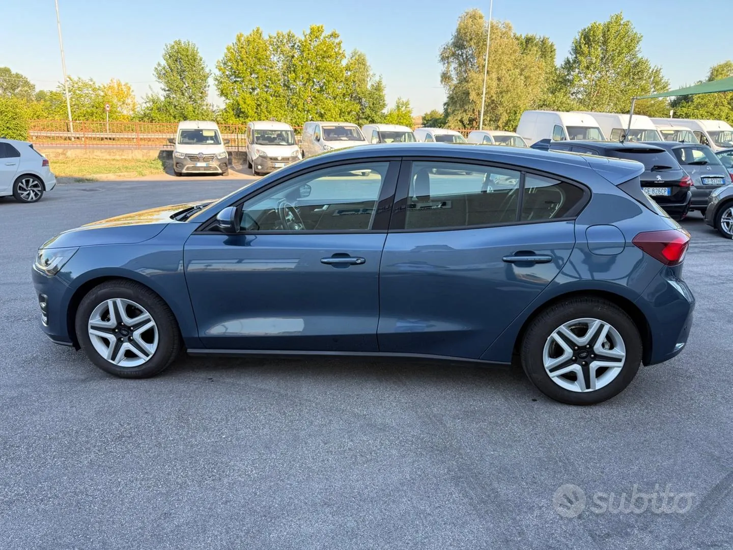 Ford Focus 2022 photo 2