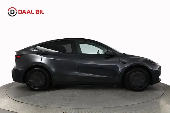 Tesla Model Y 2026 photo 5