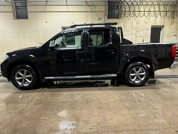 Nissan Navara 2011 photo 2