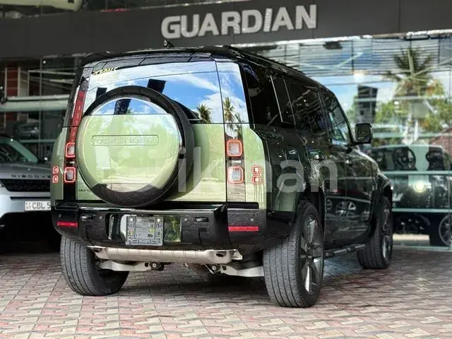 Land Rover Defender 2026 photo 4