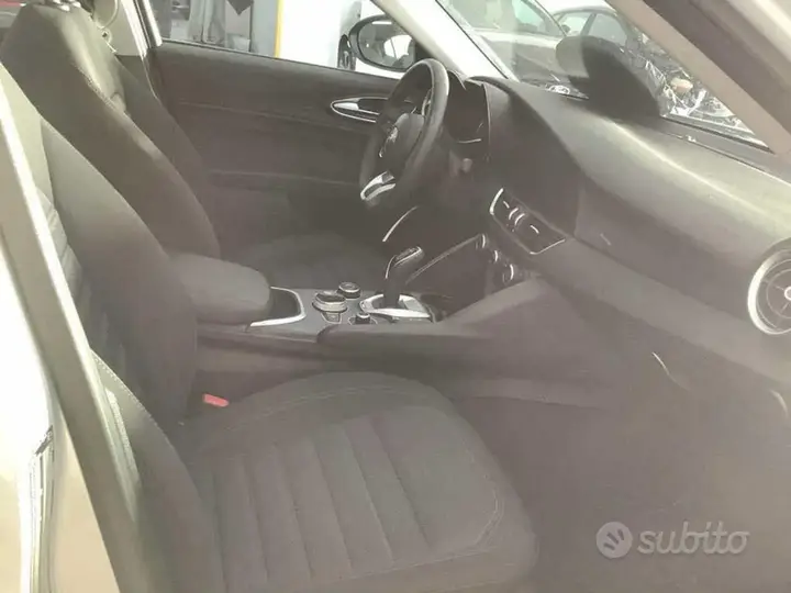 Alfa Romeo Giulia 2022 photo 2