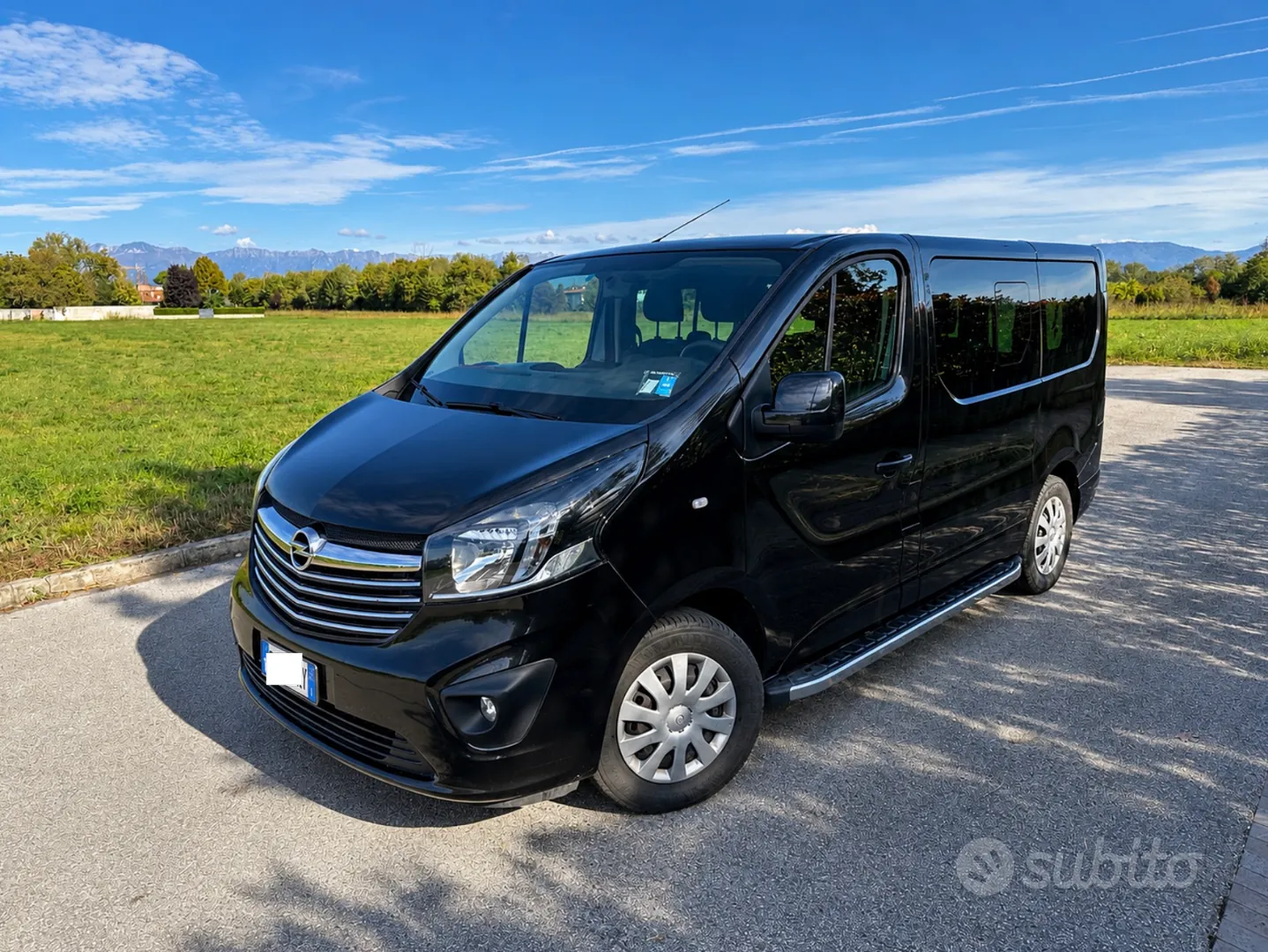 Opel Vivaro 2015 photo 2