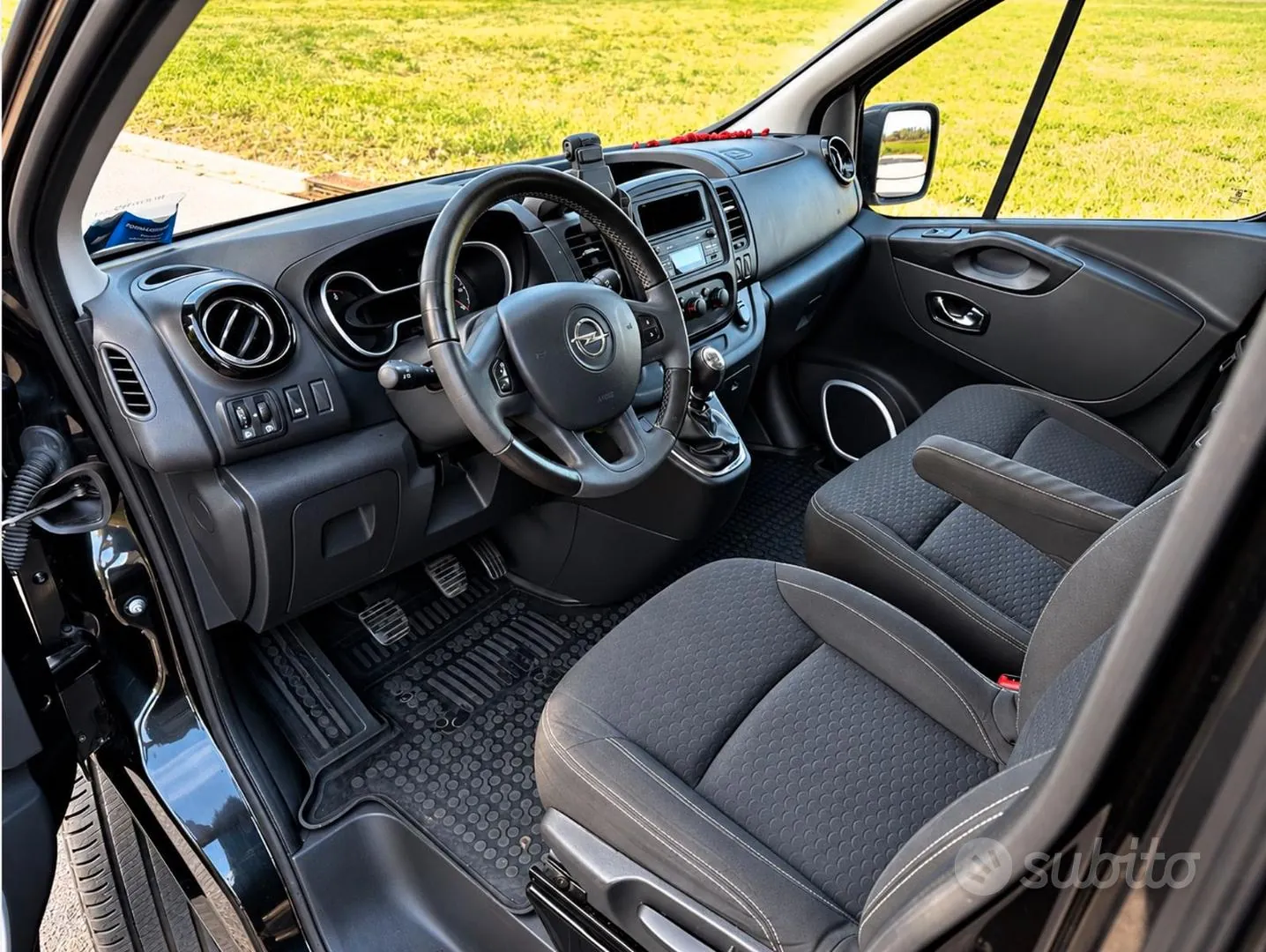 Opel Vivaro 2015 photo 3